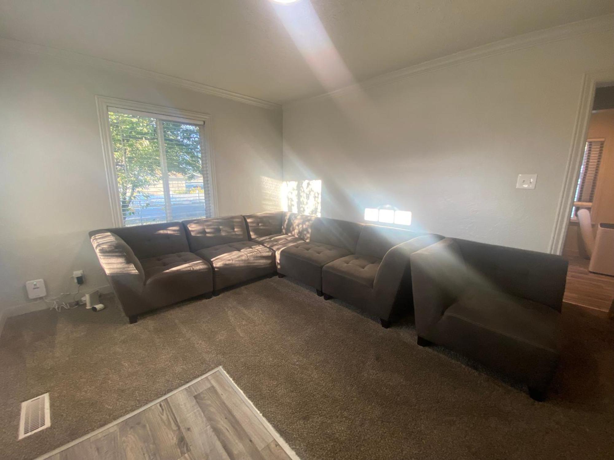 Cute Entire Small House With Large Yard! Pets Welcome! 西谷市 外观 照片