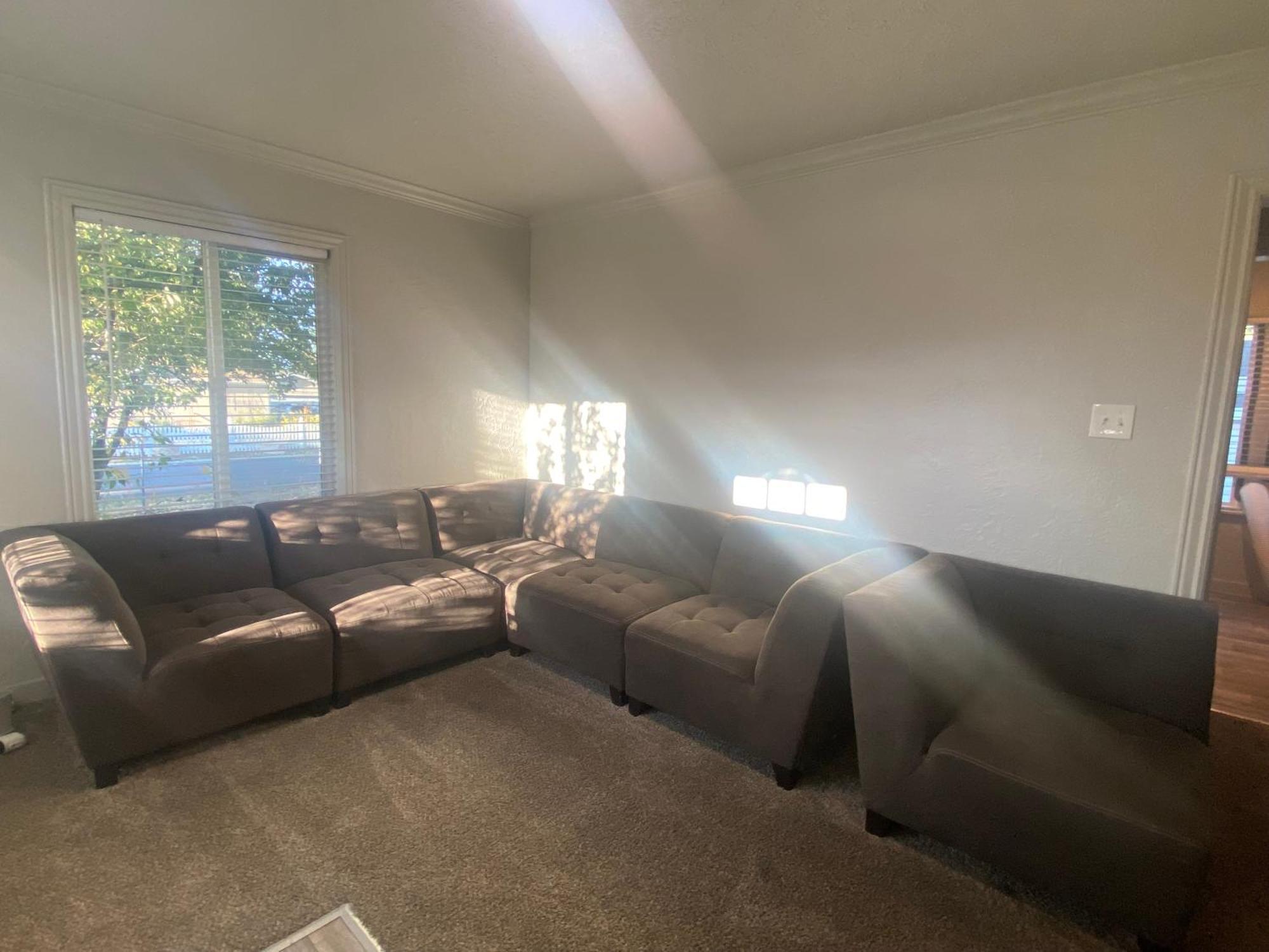 Cute Entire Small House With Large Yard! Pets Welcome! 西谷市 外观 照片