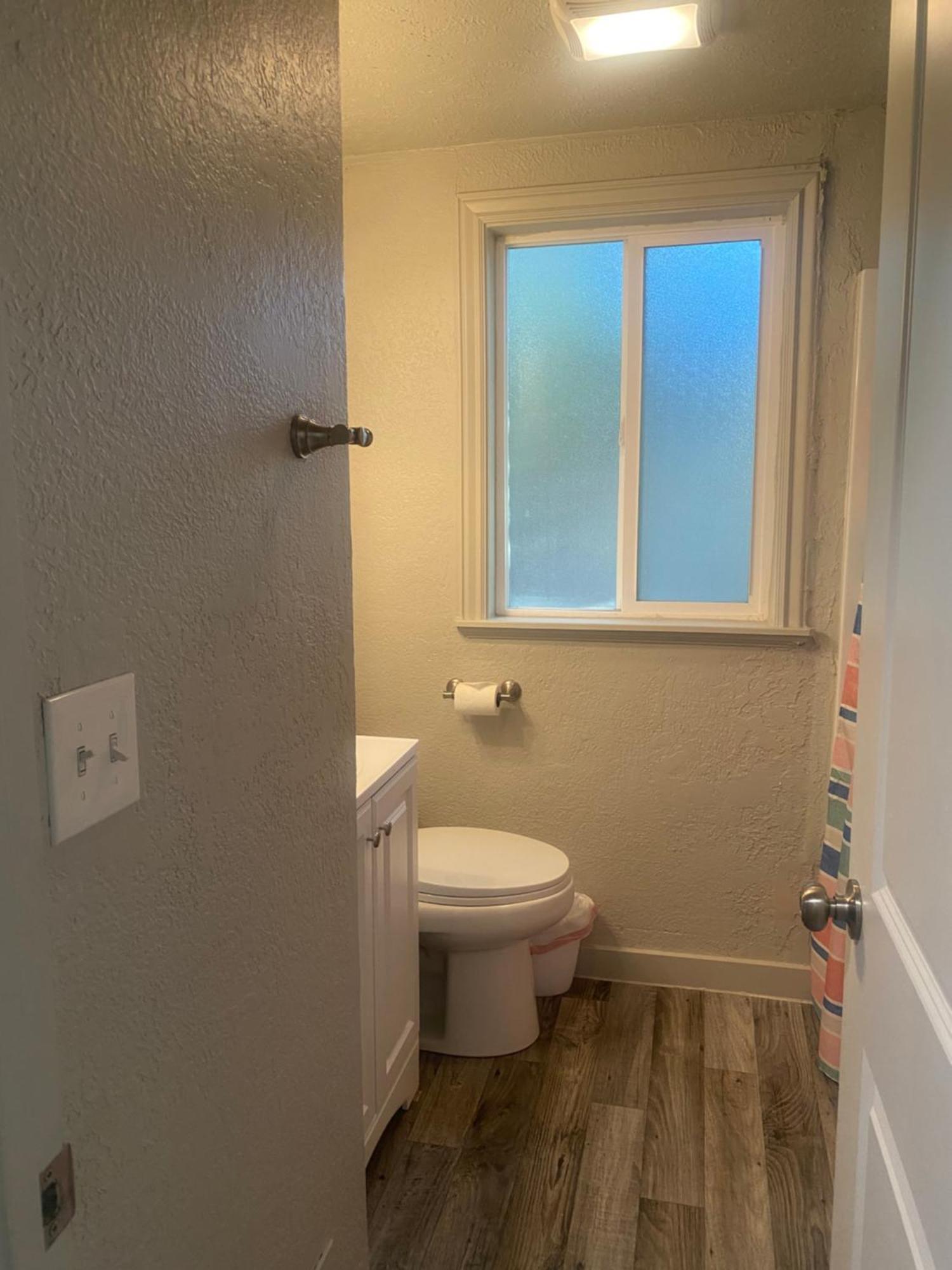 Cute Entire Small House With Large Yard! Pets Welcome! 西谷市 外观 照片